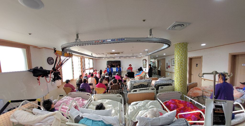 12월 29일 보호자와 함께하는 연말 공연 했습니다.