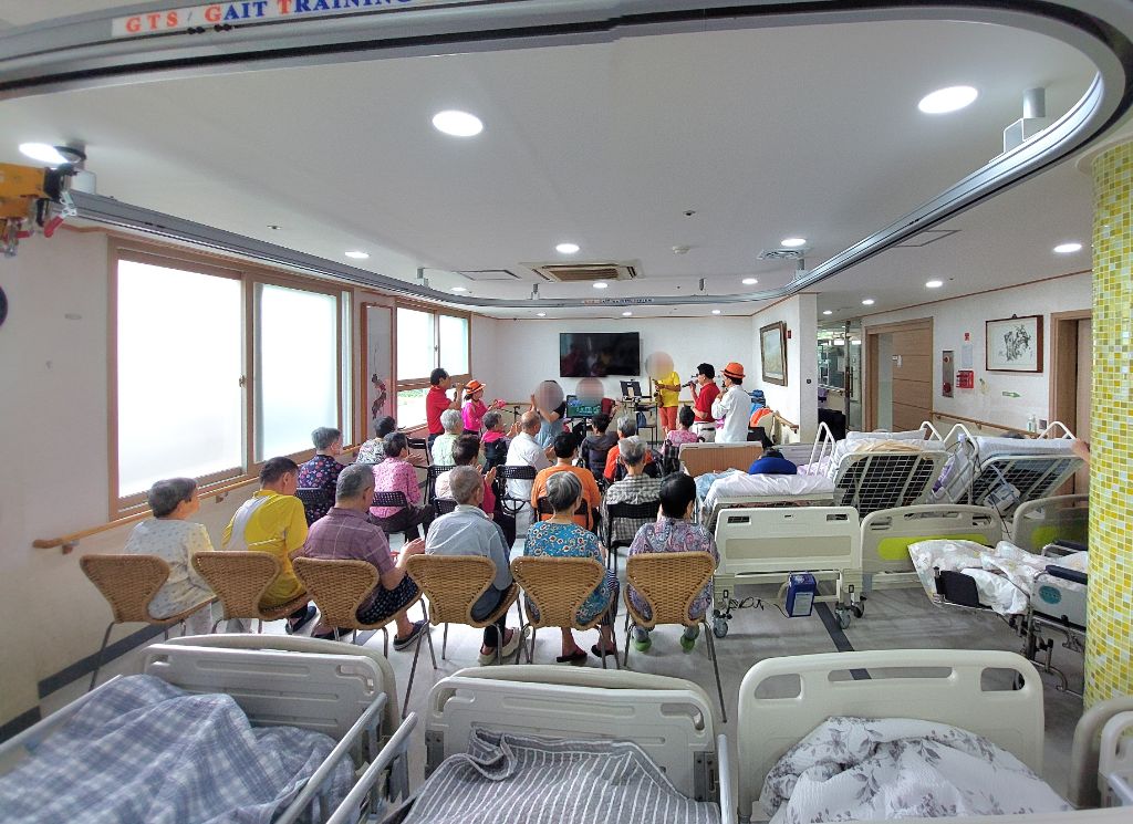 9월 26일 보호자와 함께하는 실버예술단 공연 소식입니다.